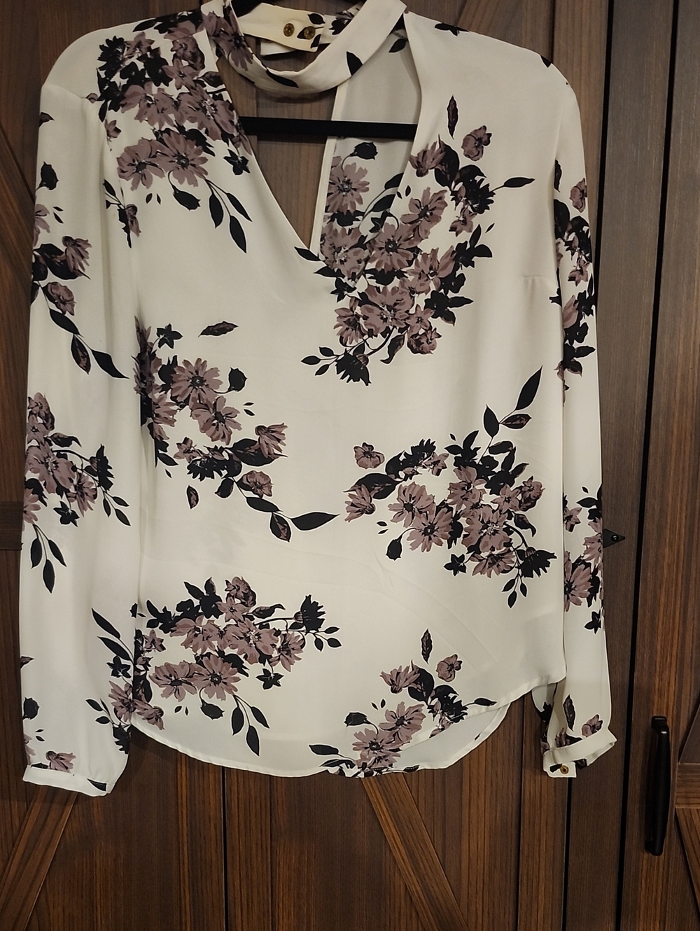Dynamite Cream Floral V-Neck Blouse with Mauve Accents